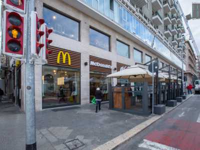 La fama barese della Motta continu� sino a quando nel 1993 l�azienda venne venduta alla multinazionale svizzera Nestl�. E dopo essere stato vuoto e sfitto per diversi anni, nel 2019 il gruppo di fast food americano Mc Donald ha firmato l�accordo per l�apertura in quel punto del suo nuovo punto vendita